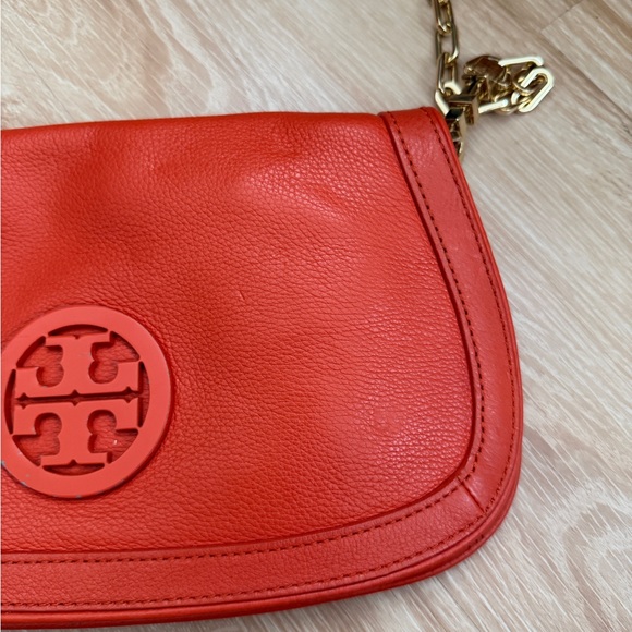 Tory Burch Orange Crossbody Purse with Magnetic Closure - Picture 5 of 11